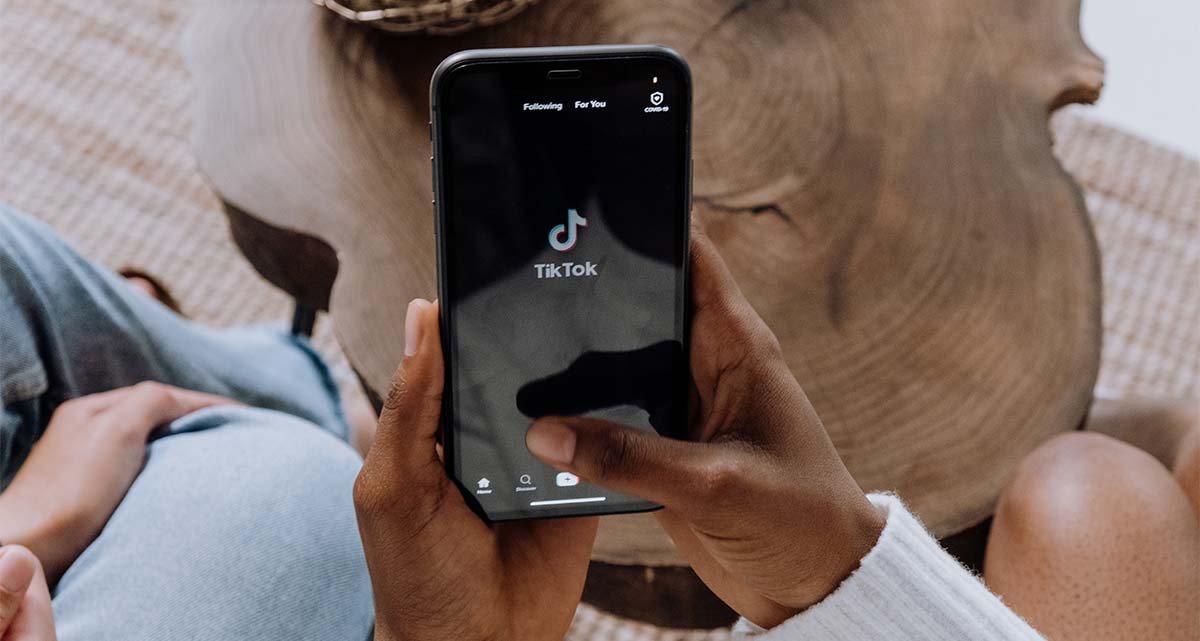 Your TikTok Ecommerce Guide: Tactics, Examples & How to Succeed without Dancing